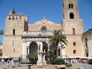 Vista frontal da Catedral